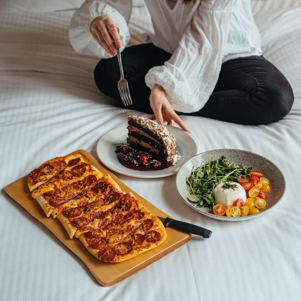 One King West Hotel And Residence Торонто Екстериор снимка