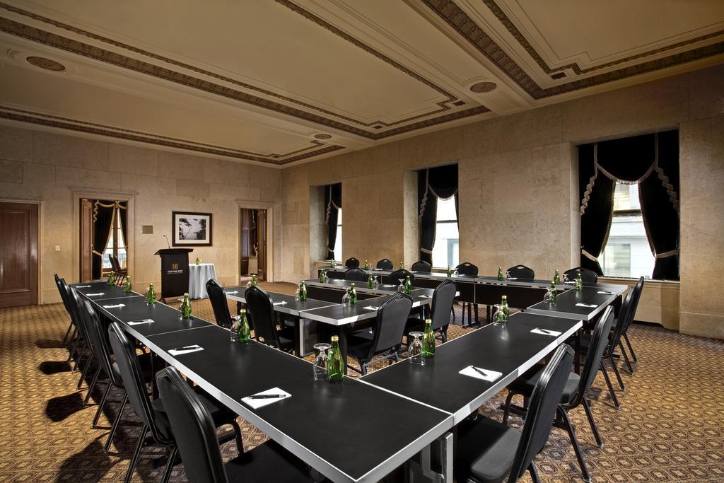 One King West Hotel And Residence Торонто Екстериор снимка