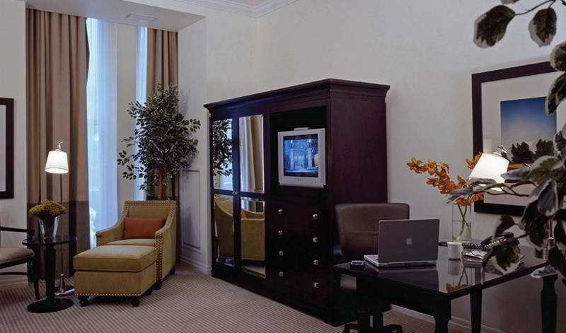One King West Hotel And Residence Торонто Екстериор снимка